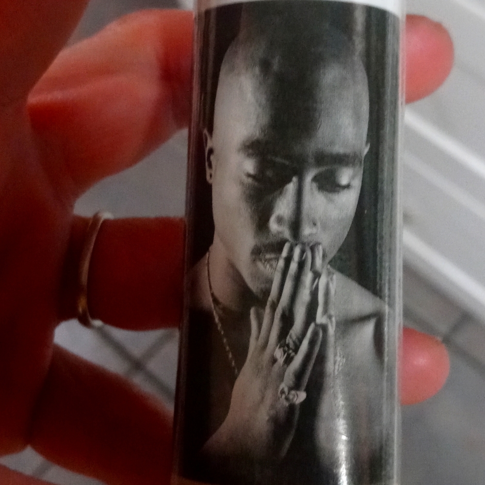 Tupac Shakur Praying 34-in x 22-in poster
